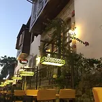 Отель Mia